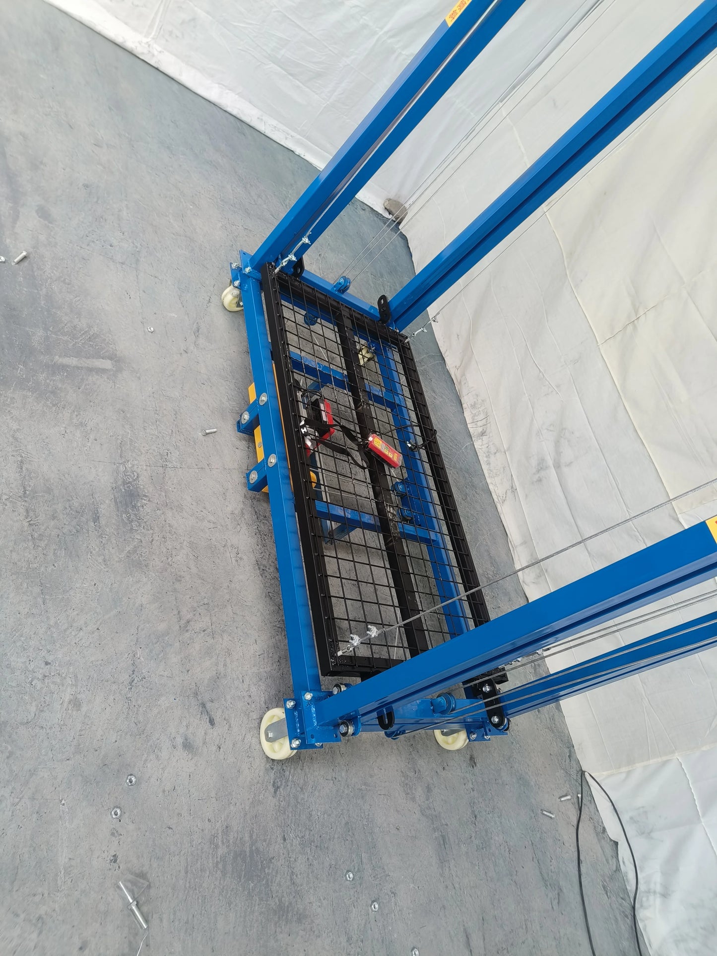 Electric lifting scaffolding for construction decoration